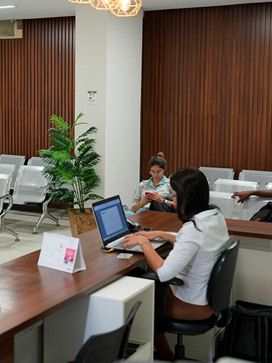 front-view-off-office-desk-1-copiar-copiar-copiar2.webp